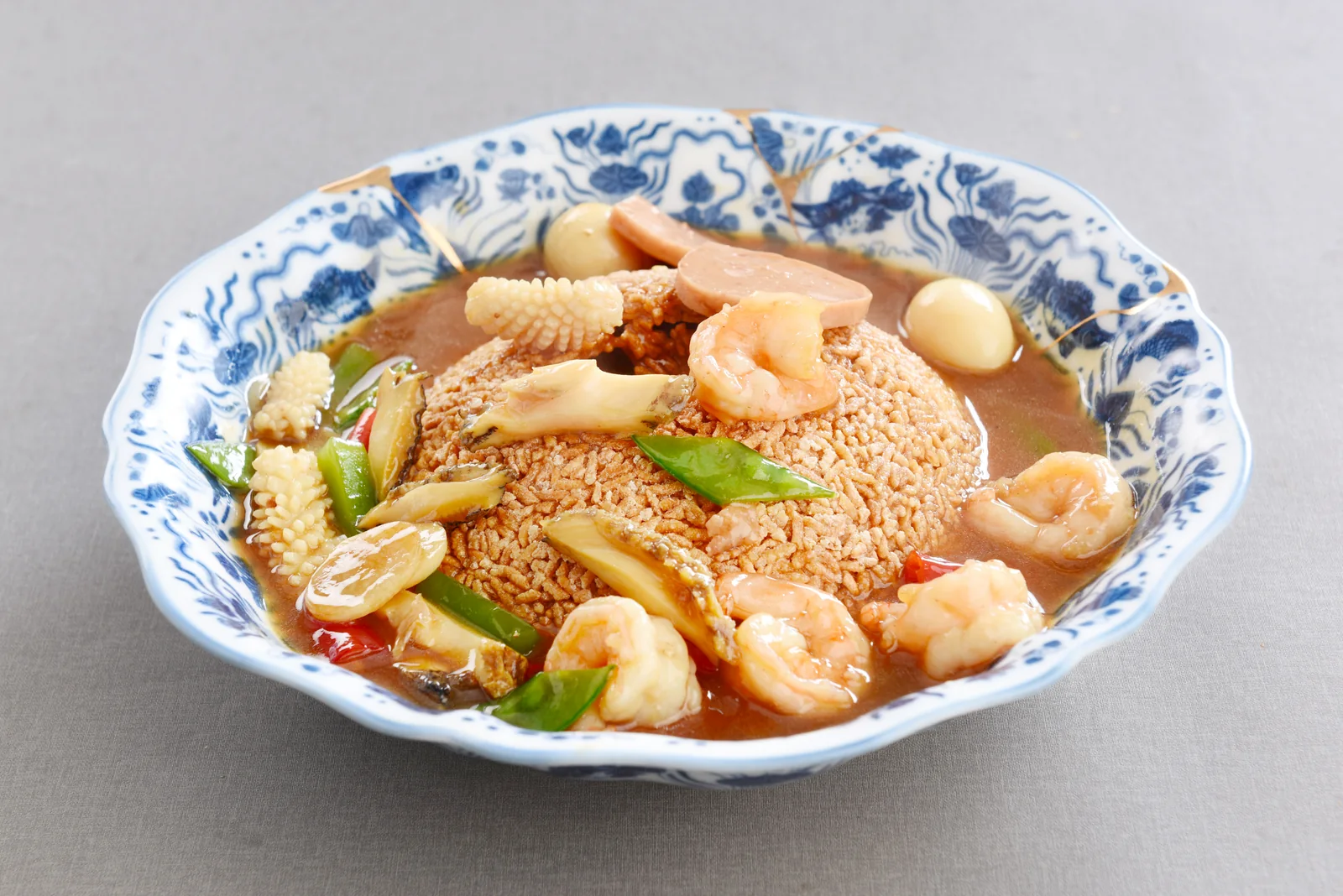 Sizzling seafood with prawns and crispy rice